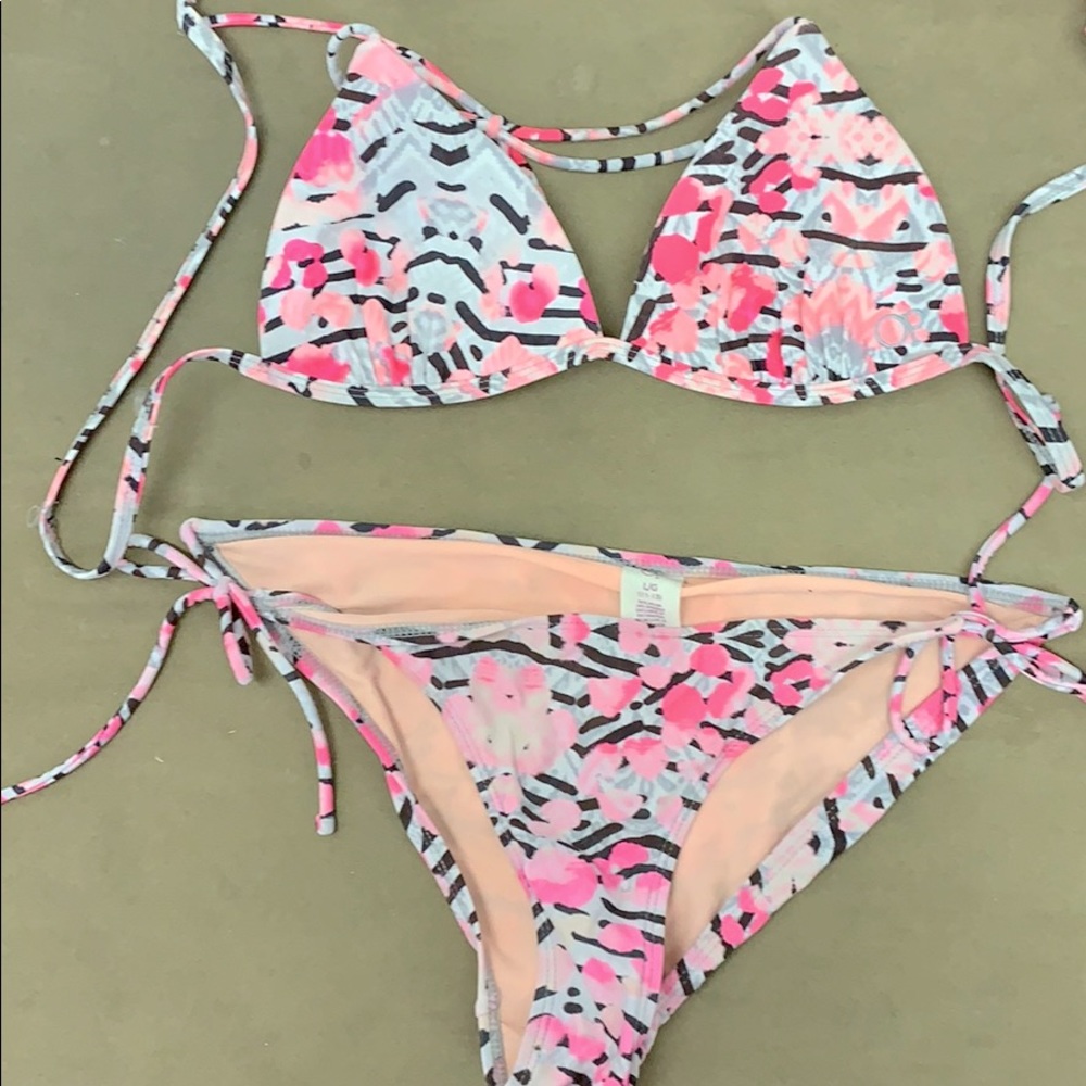 M top L bottom